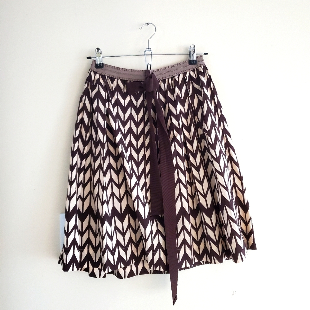 Cute A-line parisian style skirt!